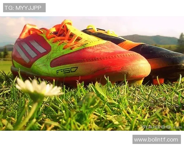 大牌球星推荐女款足球鞋选择指南 打造专业与舒适兼备的球场表现 大牌球星推荐女款足球鞋选择指南 打造专业与舒适兼备的球场表现