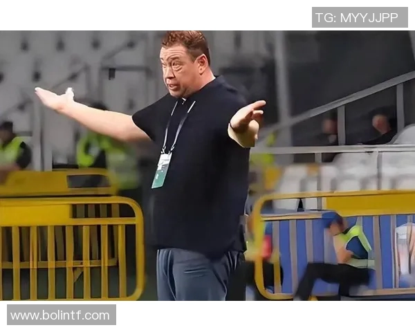 足球明星歪头瞬间引发球迷热议 引爆社交媒体话题风潮 足球明星歪头瞬间引发球迷热议 引爆社交媒体话题风潮