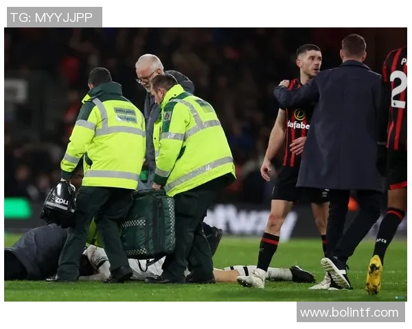 足球球星比赛中突然昏倒全场紧急救援引发健康隐忧 足球球星比赛中突然昏倒全场紧急救援引发健康隐忧