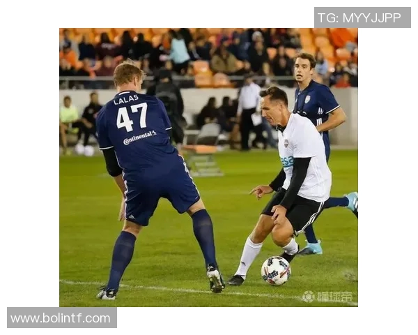 受伤足球球星如何克服困境重返赛场的心路历程与励志故事 受伤足球球星如何克服困境重返赛场的心路历程与励志故事