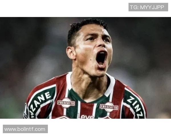 白发足球球星赛场风采依旧展现坚韧与传奇魅力 白发足球球星赛场风采依旧展现坚韧与传奇魅力