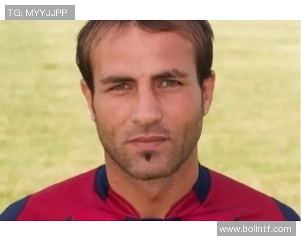 世界足坛后卫球星英文名解析与实力对比分析